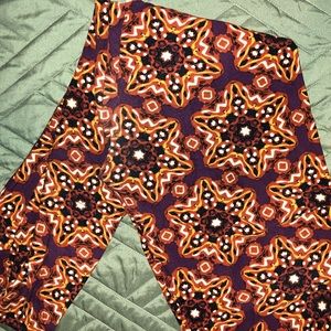 LULAROE MAROON LEGGINGS TC WORN ONCE